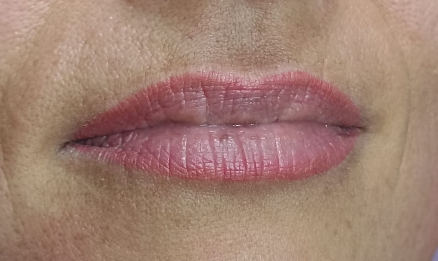 Lèvres en dermopigmentation, avant et après